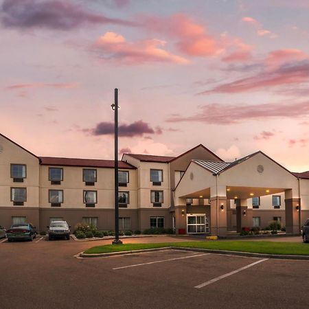 Red Roof Inn & Suites Vicksburg Exterior photo