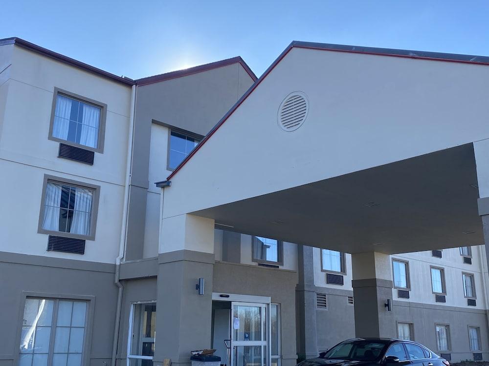 Red Roof Inn & Suites Vicksburg Exterior photo