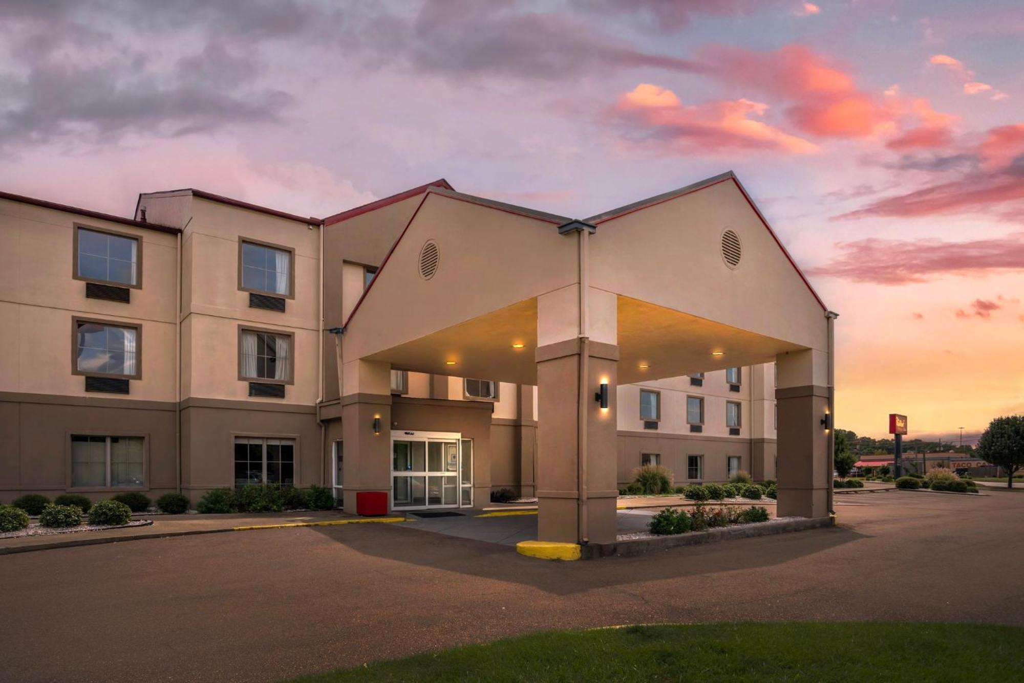 Red Roof Inn & Suites Vicksburg Exterior photo