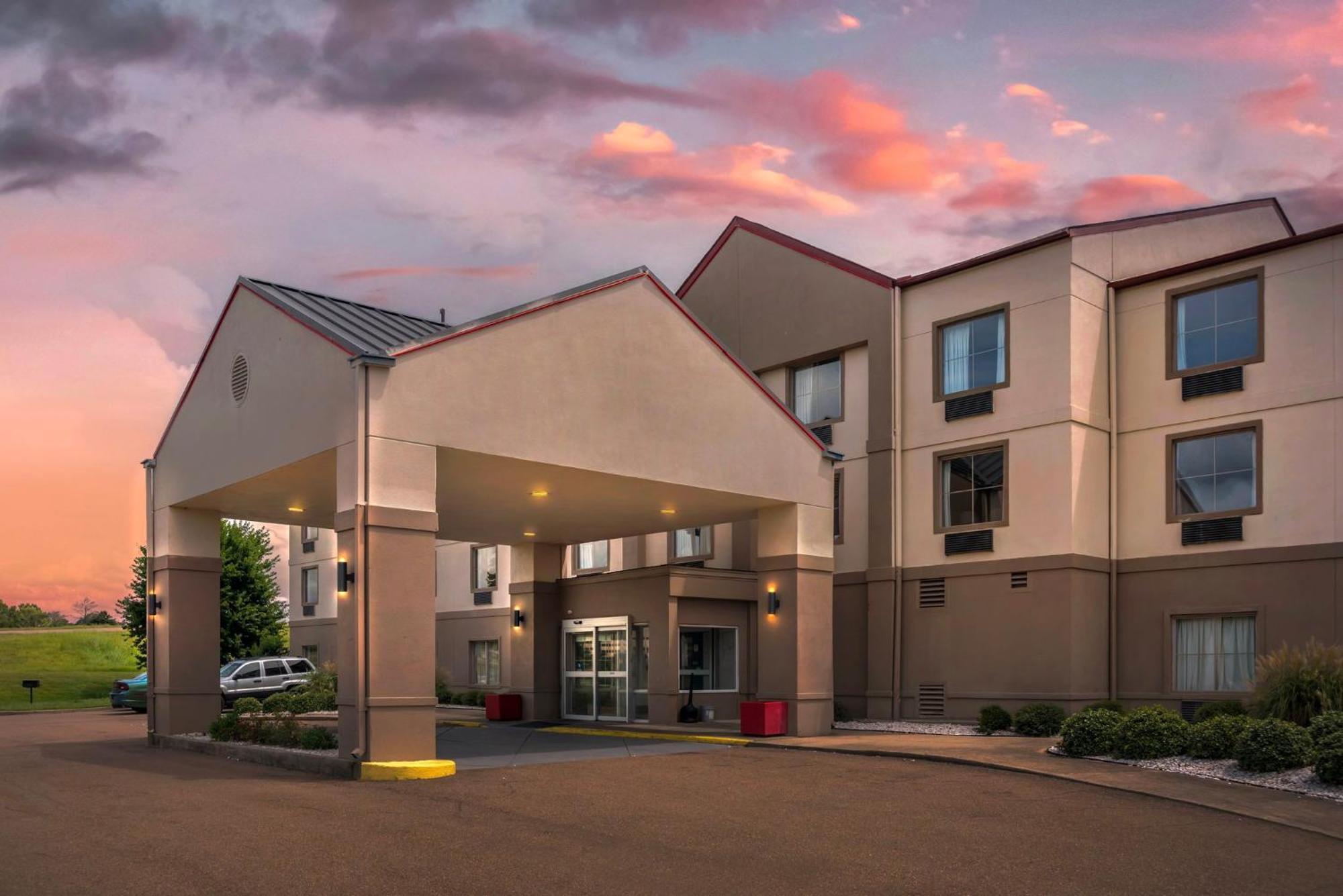 Red Roof Inn & Suites Vicksburg Exterior photo